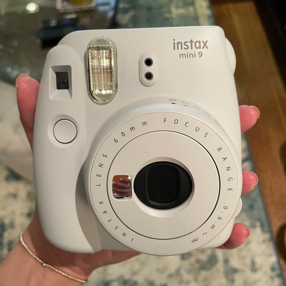 Fujifilm Intax Mini 9 - Polaroid Camera